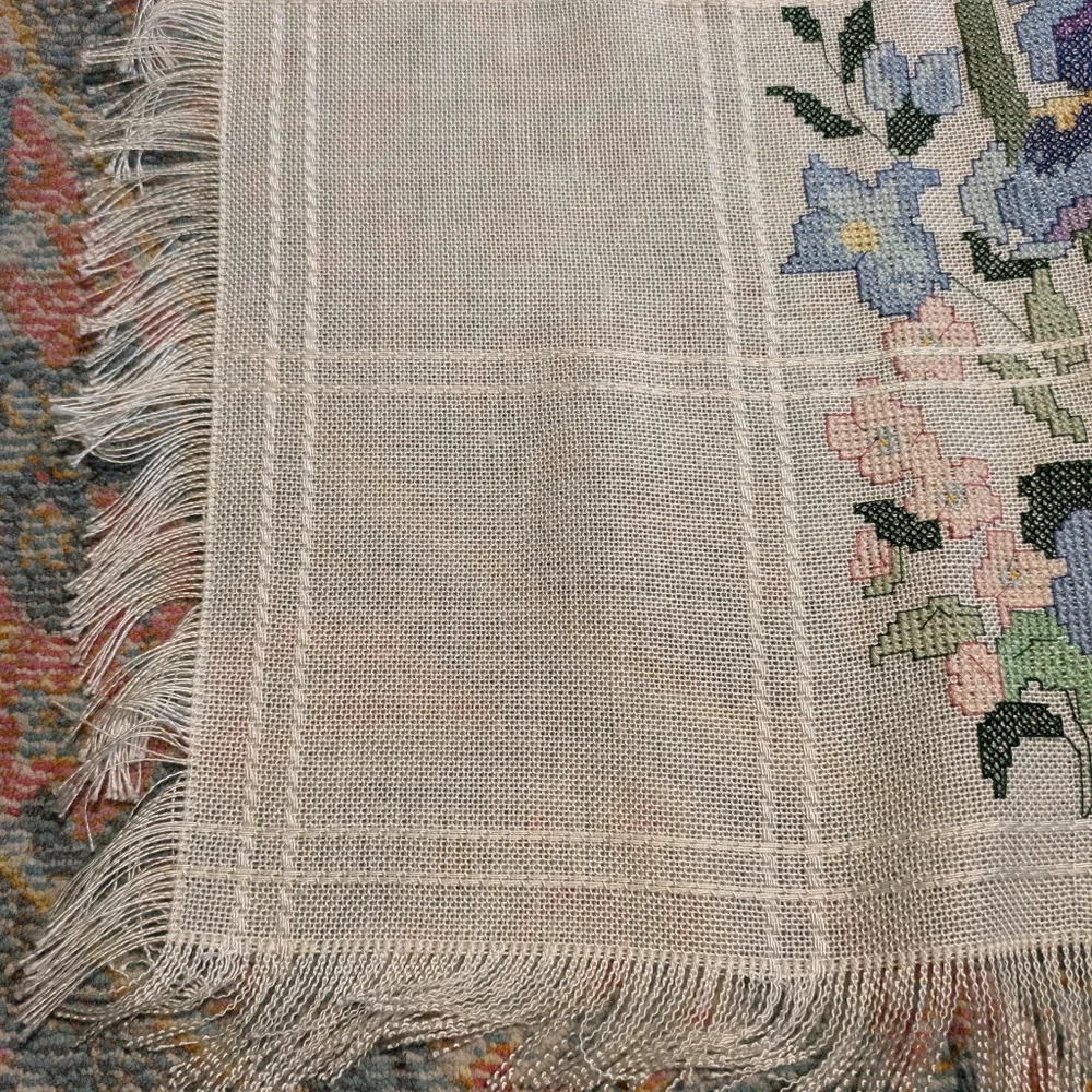 Vintage Floral Garden Afgan Cross Stitch Throw Blanket Table Cover - Picture 5 of 6